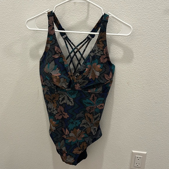 NEW PRANA Kayana One Piece Swim Suit in Floral Print Size 38D/Large - Picture 1 of 9